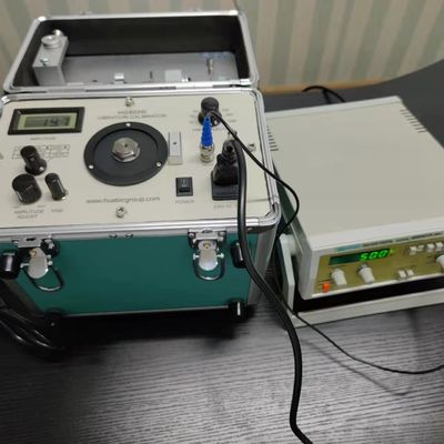 Ψηφιακός βαθμονωτής δονήσεων βαθμονωτής μέτρου δονήσεων δονητή 1Hz έως 10kHz συνεχώς ρυθμιζόμενος HG-5020i